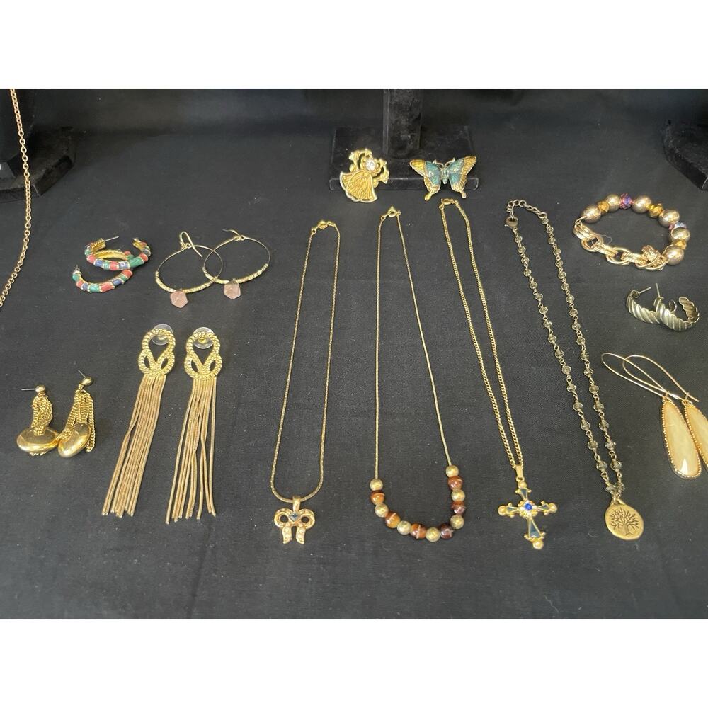 Vintage To Now Gold tone Jewelry Lot Necklace Bracelet Earrings Brooch - Picture 3 of 11